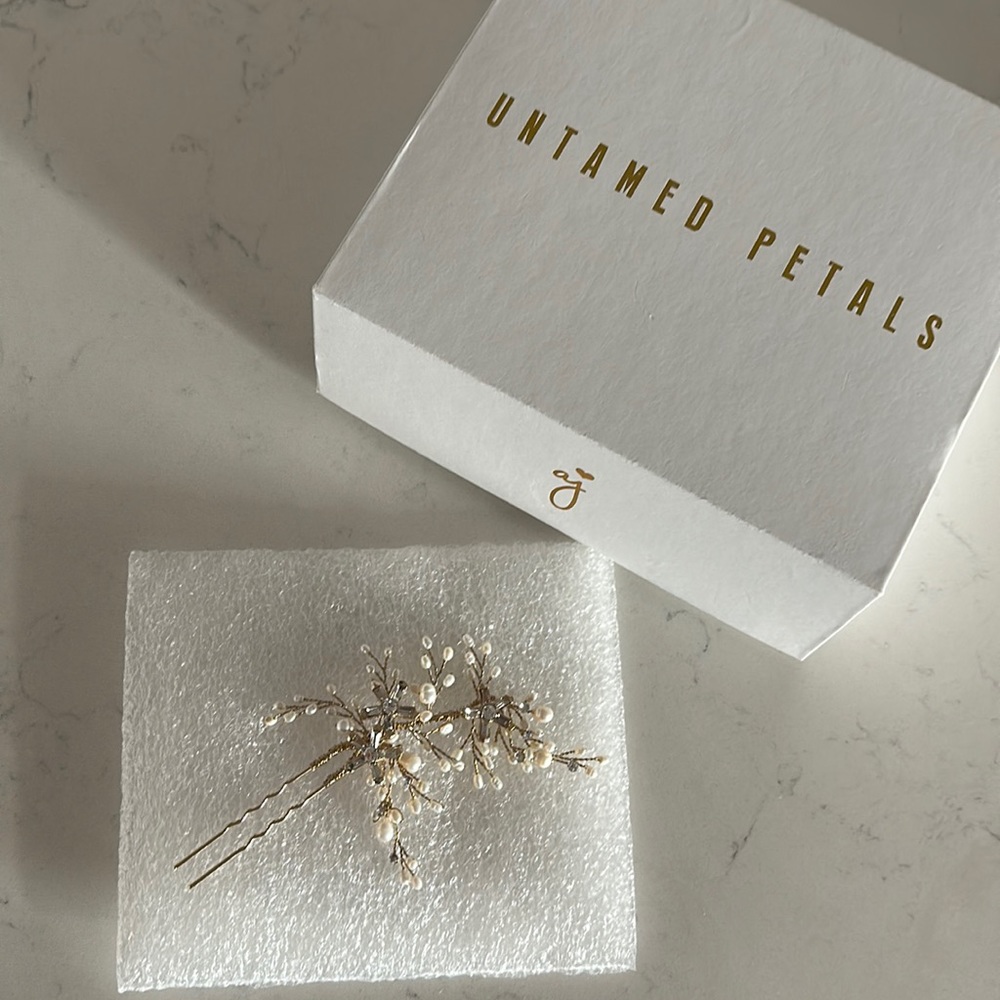 Untamed Petals Perce Bridal Hair Pin